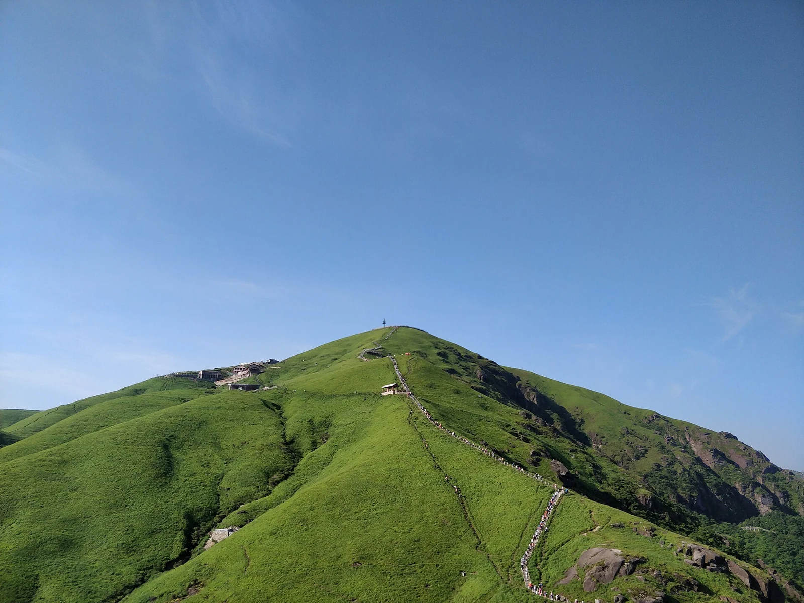 Grass-covered ridge at Wugong Mountain