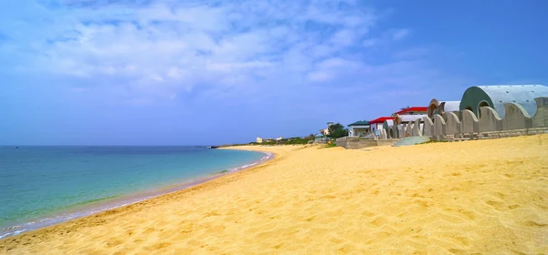 Plage verte et peu profonde à Wang’an