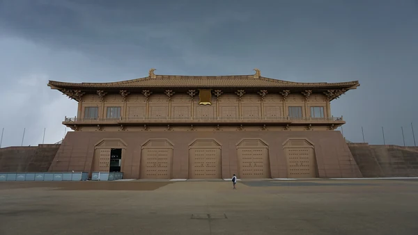 La porte Danfeng reconstruite du palais Daming au crépuscule