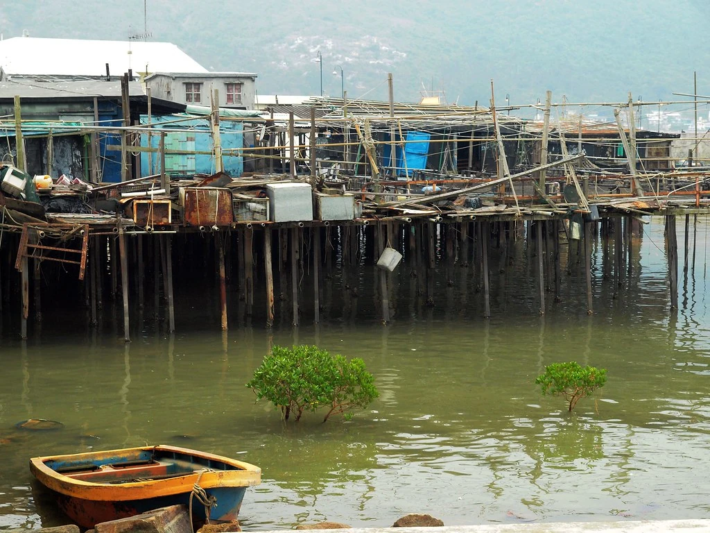 In Tai O stehen Pfahlhäuser über dem Wasser.