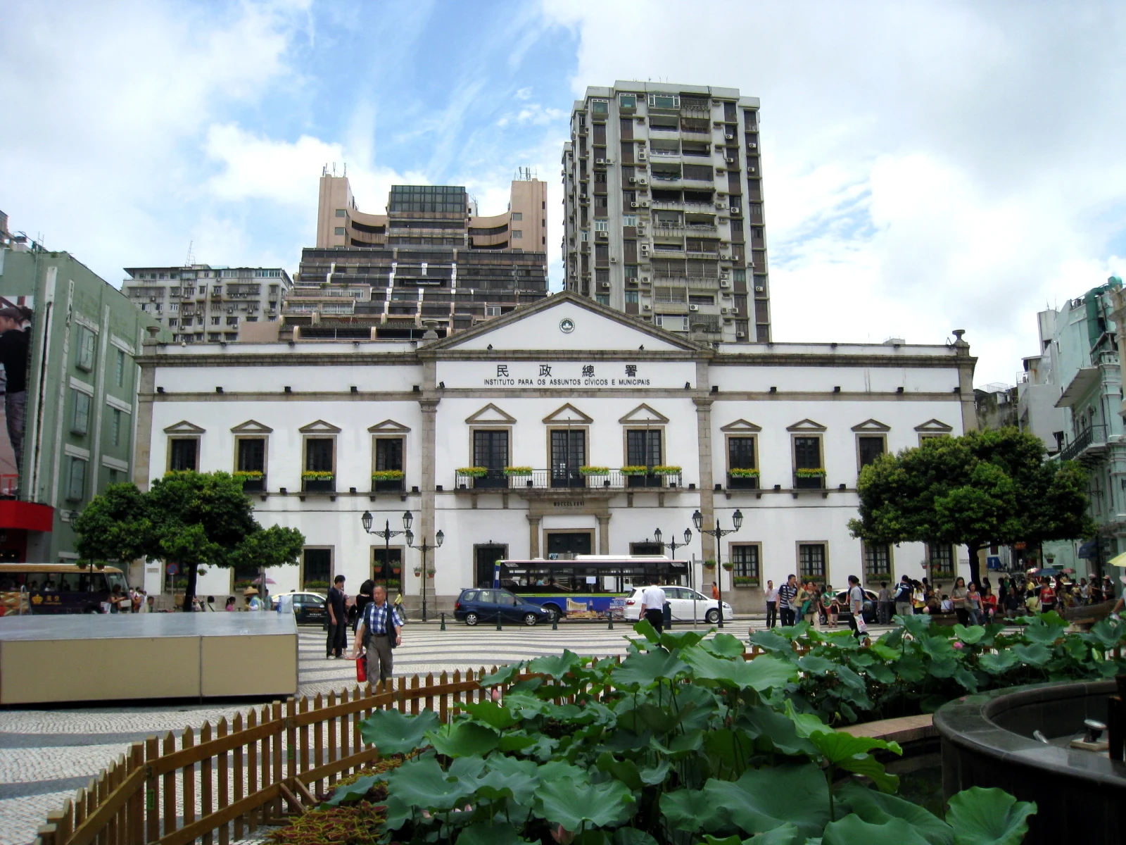 The façade of the Municipal Affairs Bureau headquarters, formerly the Leal Senado building.