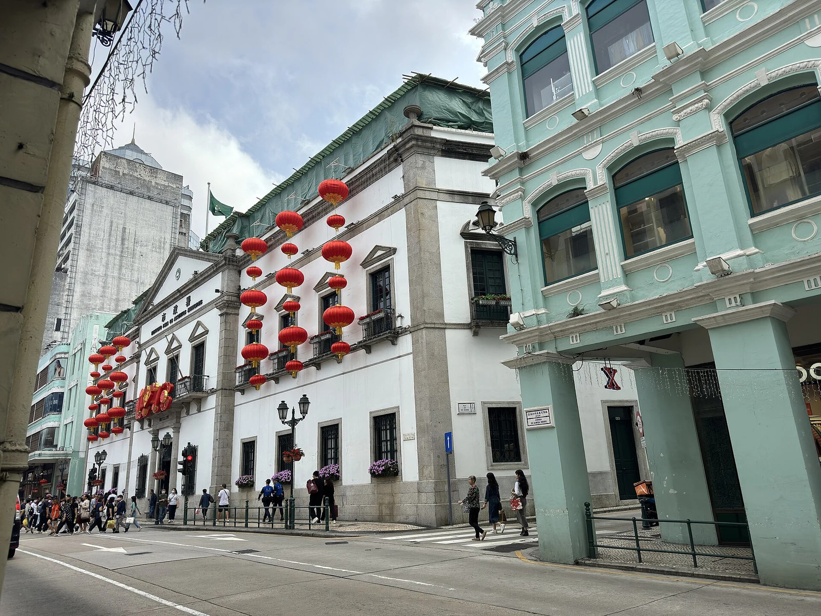 The façade of the Municipal Affairs Bureau headquarters, formerly the Leal Senado building.