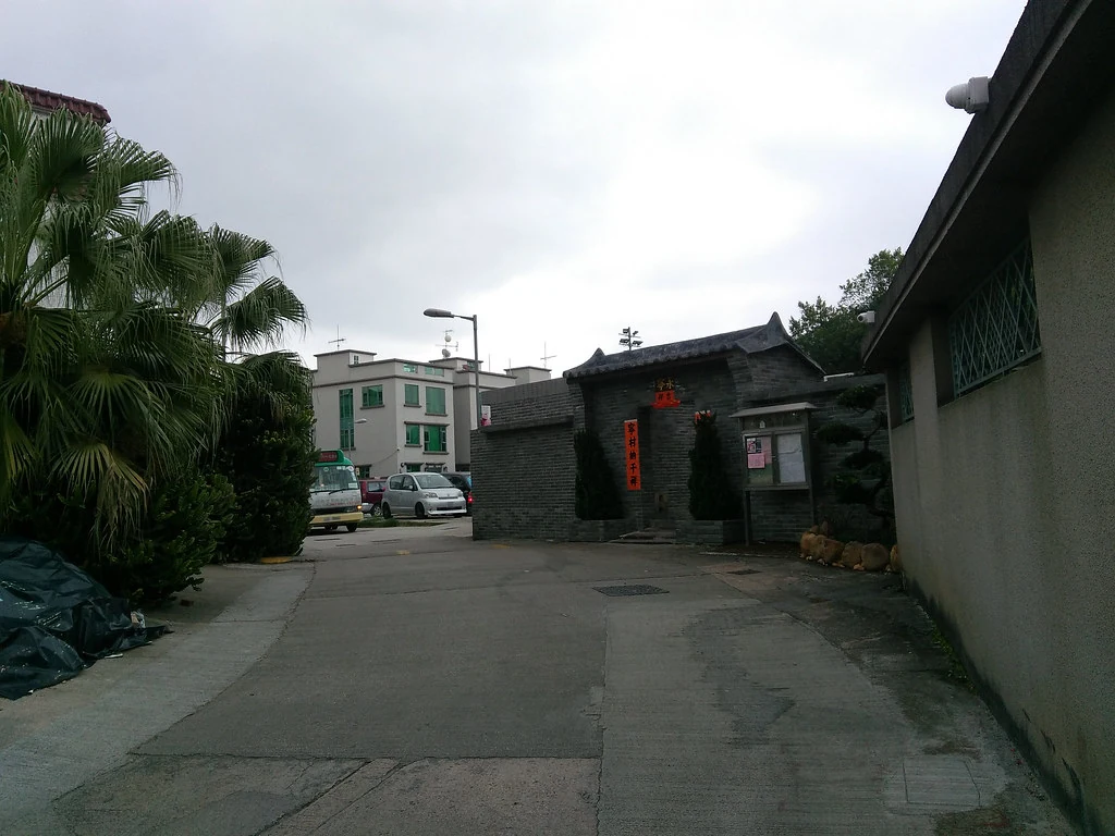 A village building at Wing Ning Tsuen in Lung Yeuk Tau.