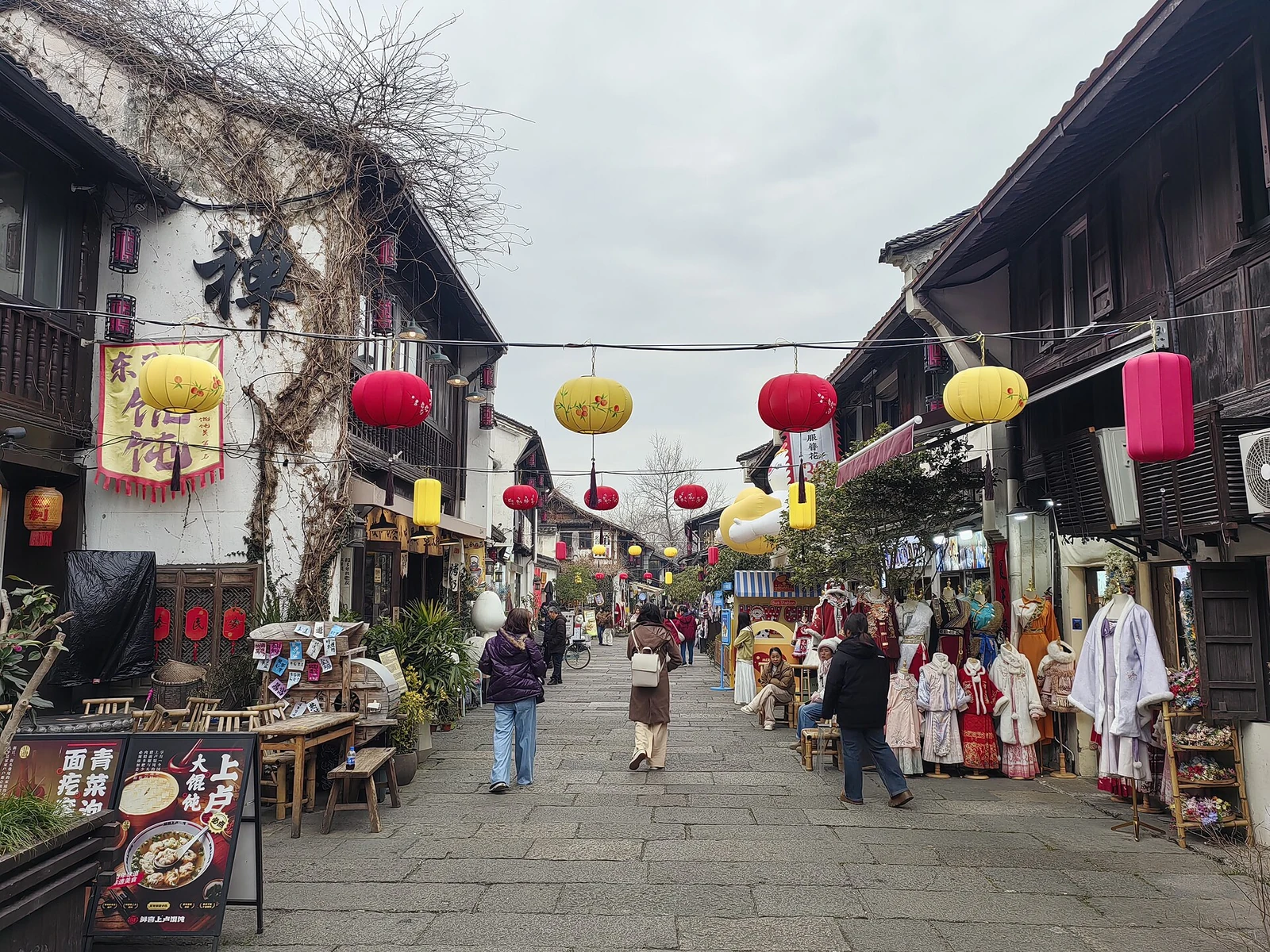 Xiaohe Straight Street · 2025