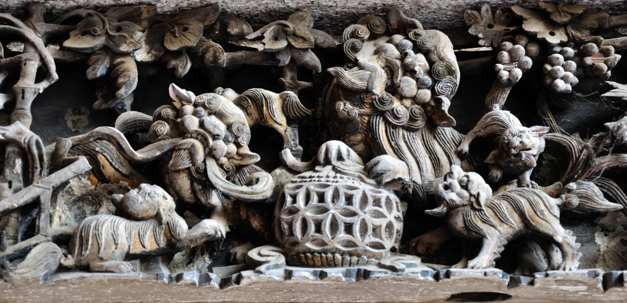 A layered wood carving from Nigou, Puning, in the wider Chaoshan region.