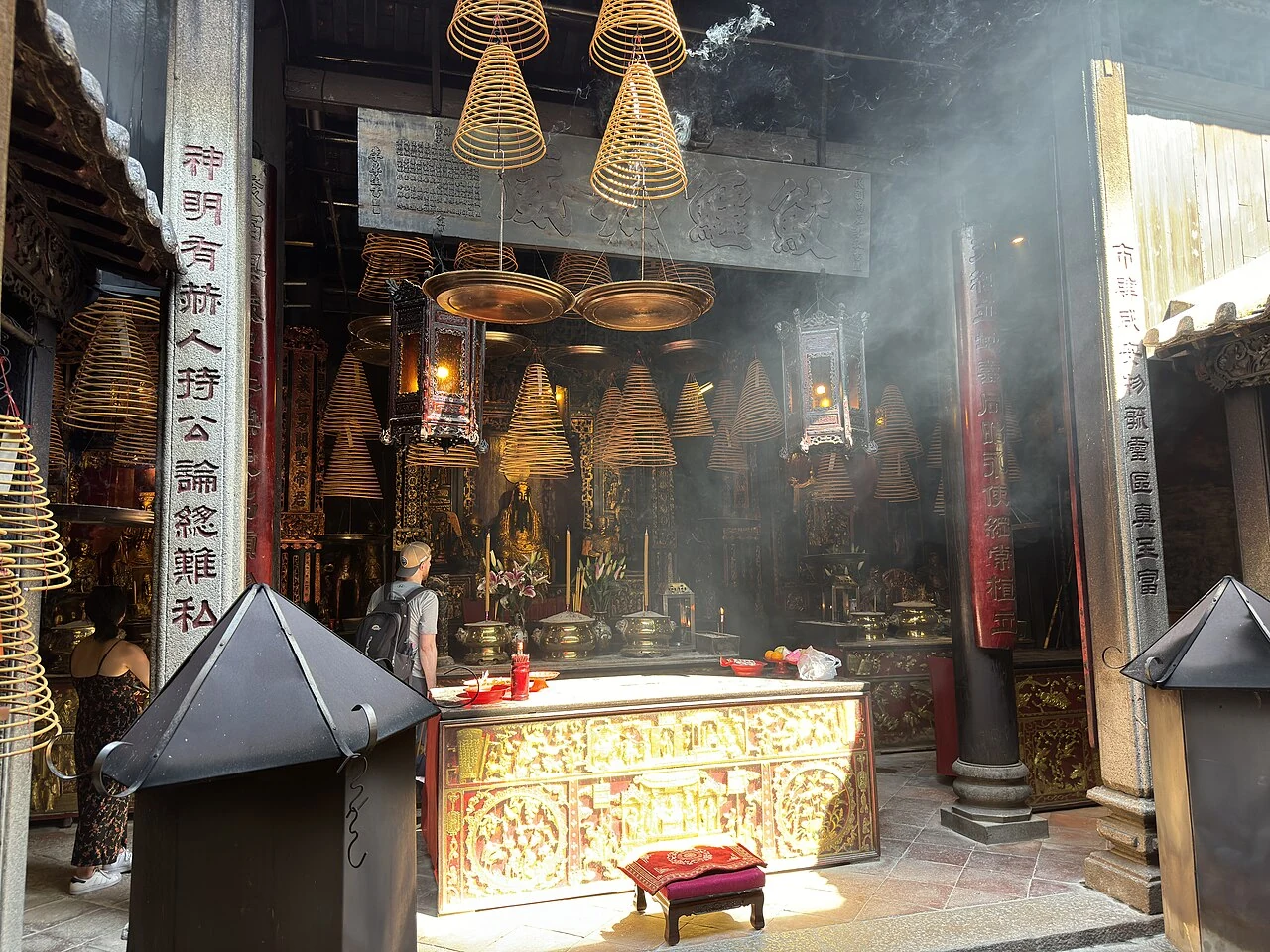 L’autel et l’intérieur décoré de Sam Kai Vui Kun.