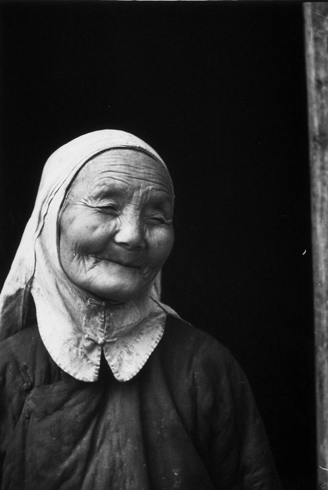 Una mujer Salar en Xunhua, en 1933; fotografía de archivo.