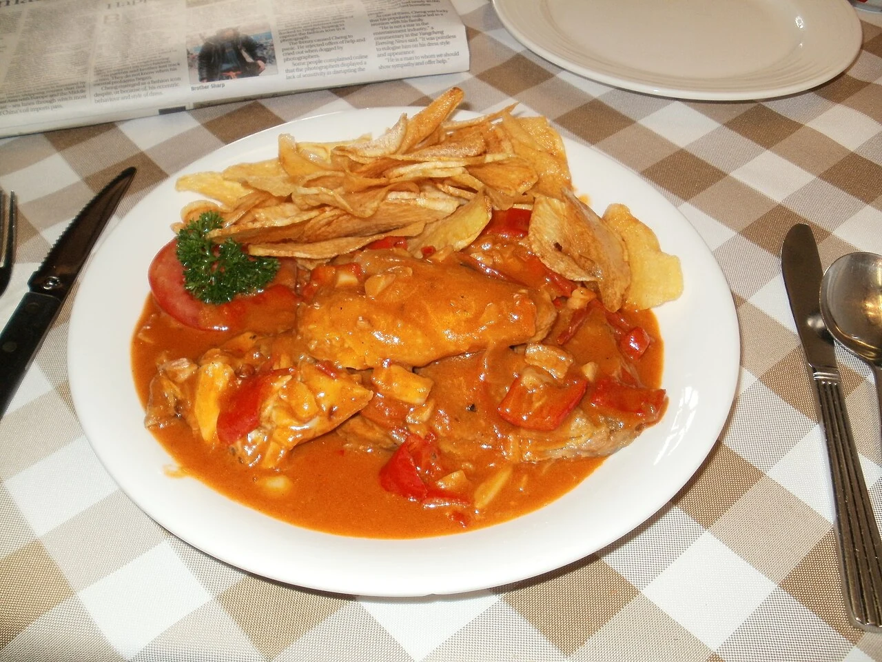 Eine Portion afrikanisches Huhn in Macau.