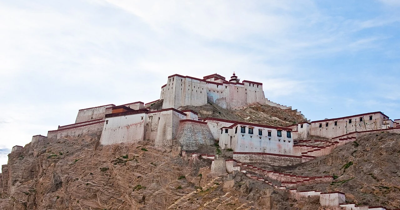 Murallas y edificios de Gyantse Dzong