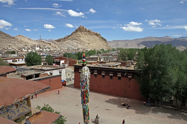 Gyantse Dzong sur la colline au-dessus de la ville