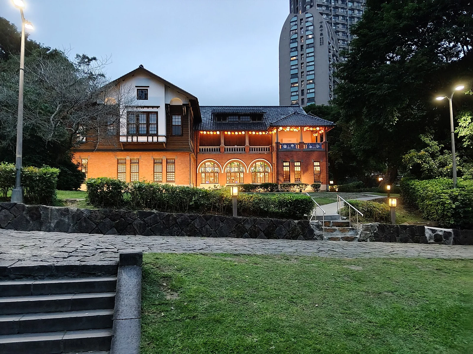 夜間的北投博物館