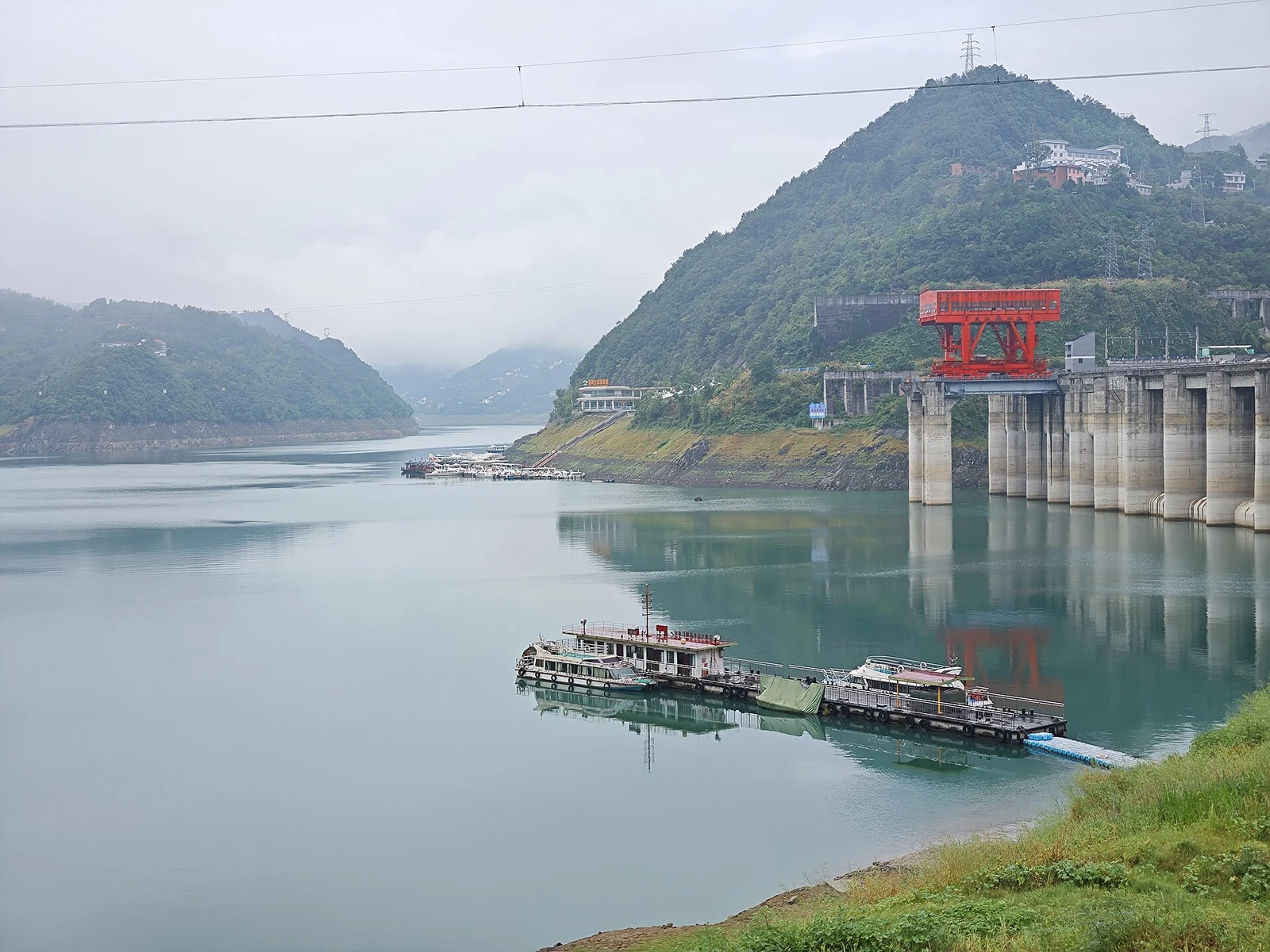 The Ankang hydropower station holding back the Han River to form Ying Lake