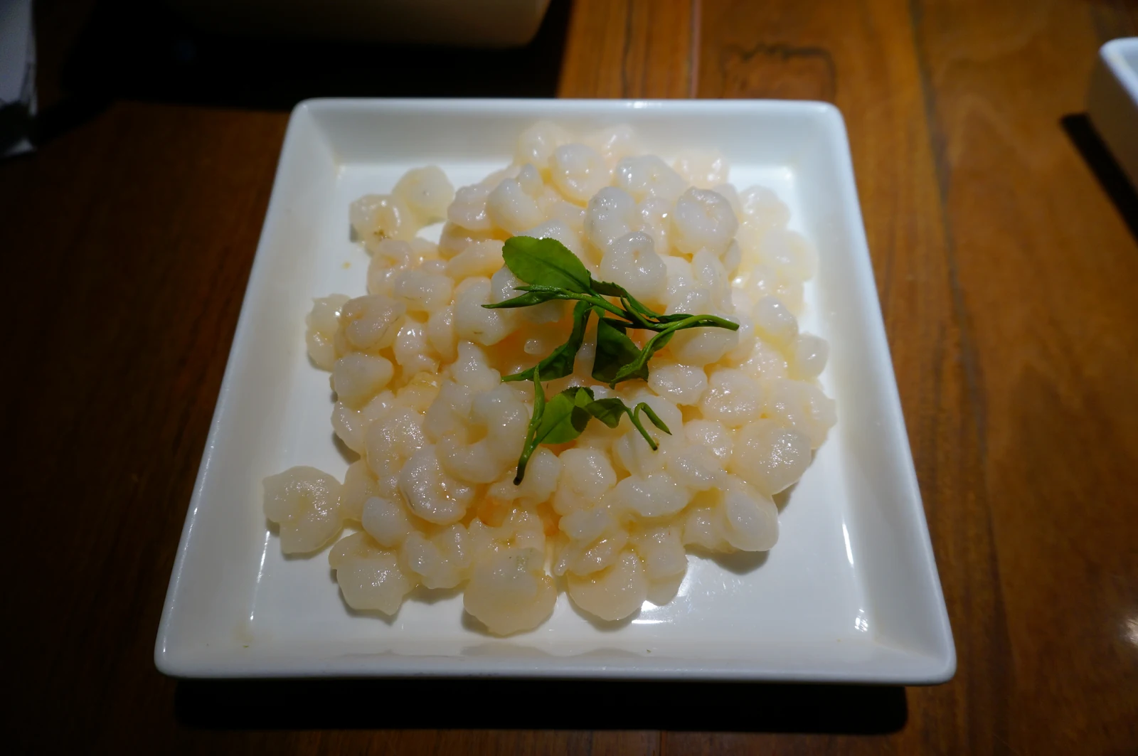 龍井茶の海老炒め · 皿の上の味