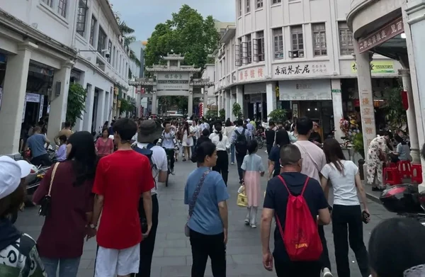 潮州老街通向牌坊。