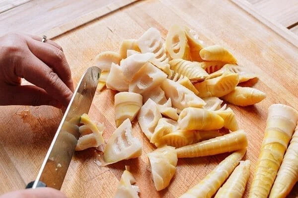 Pousses de bambou braisées · En cuisine