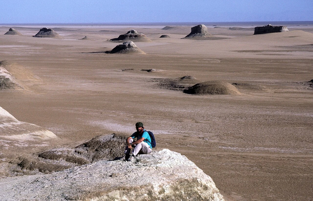 صورة مسح جيولوجي ميداني من حوض قايدام عام 1988، استُخدمت للمقارنة مع نظائر المريخ الأرضية.