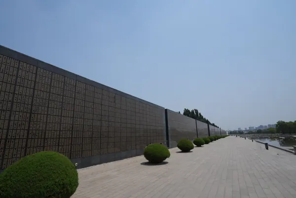 The memorial wall of the Tangshan earthquake park, on the south side of the rebuilt city.