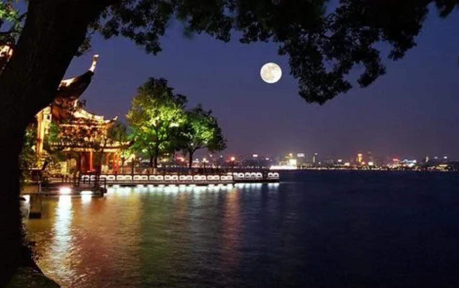 平湖秋月 · 月夜の岸辺