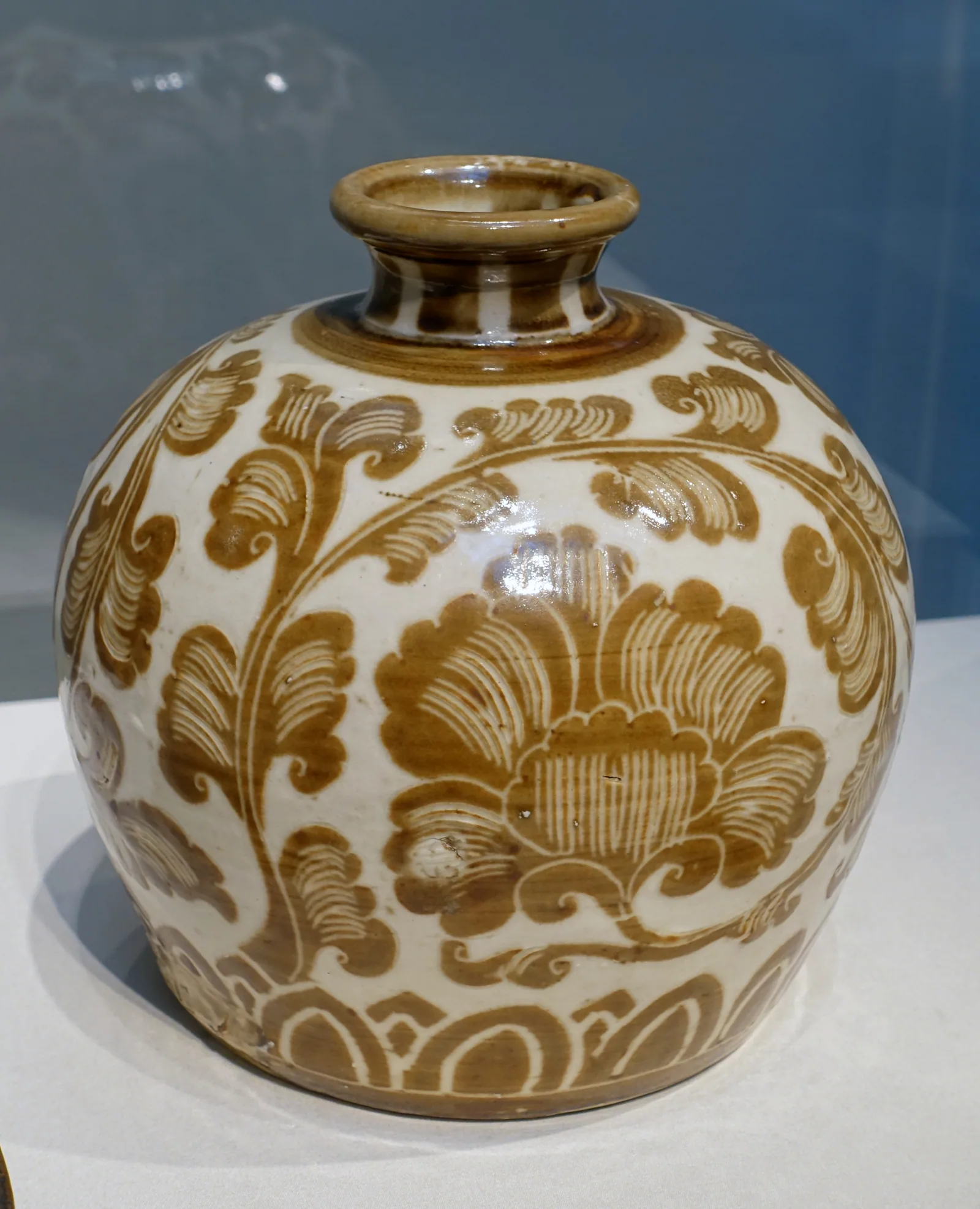 Botella Ding Song del Norte, de los hornos de Quyang, en la colección de la Freer Gallery of Art.