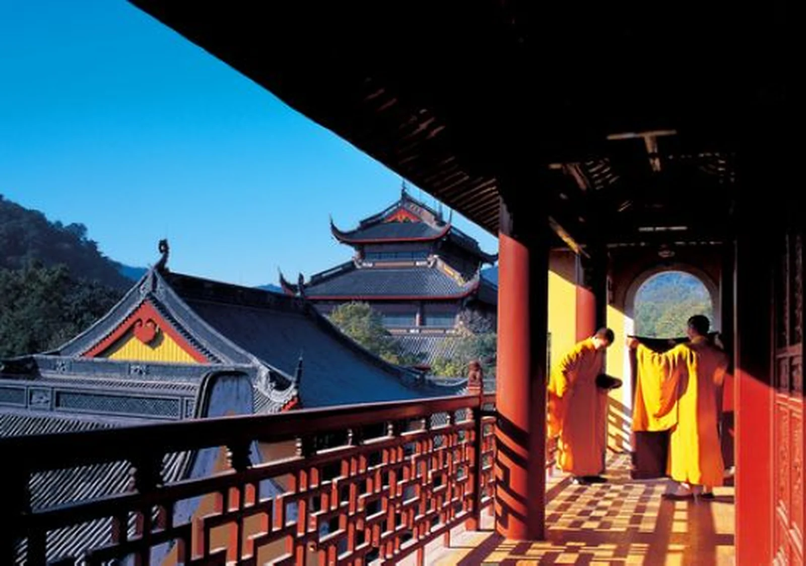 Spuren der Stille in Lingyin · Tempelarchitektur