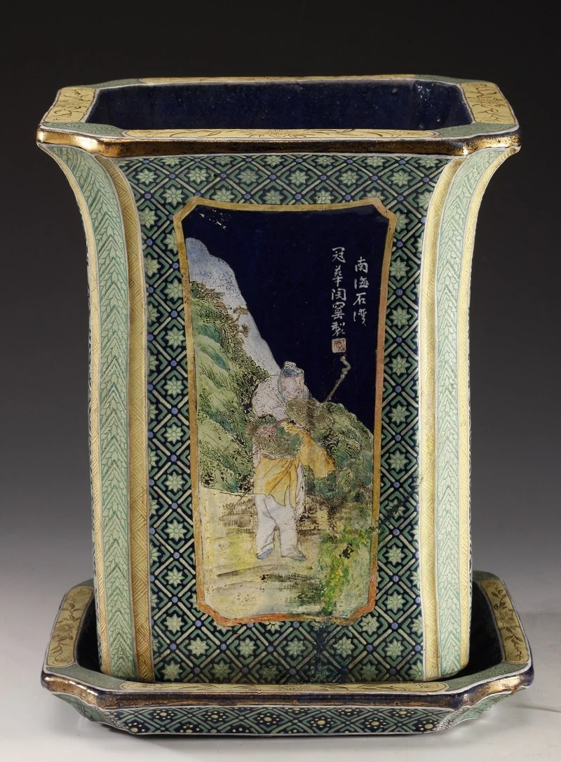 Um recipiente de Shiwan da época Qing na exposição de cerâmica do Museu de Nanhai