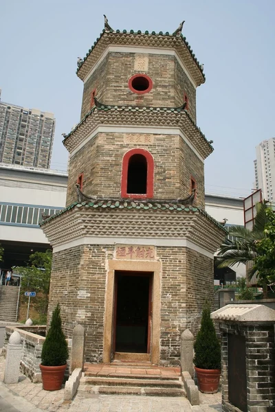 Frontalansicht der Tsui-Sing-Lau-Pagode in Ping Shan.