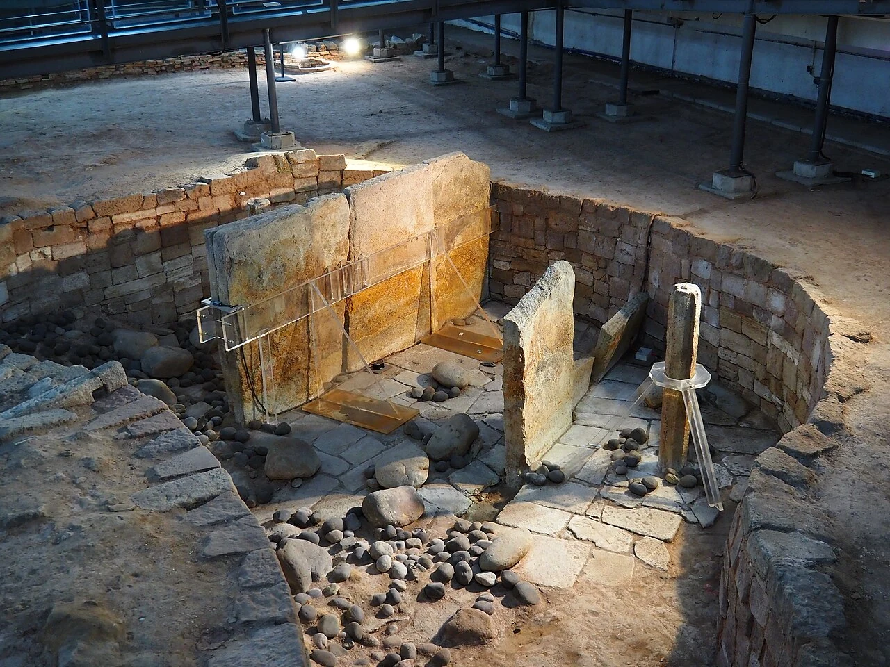 Restos excavados en el yacimiento arqueológico del palacio de Nanyue, en Guangzhou
