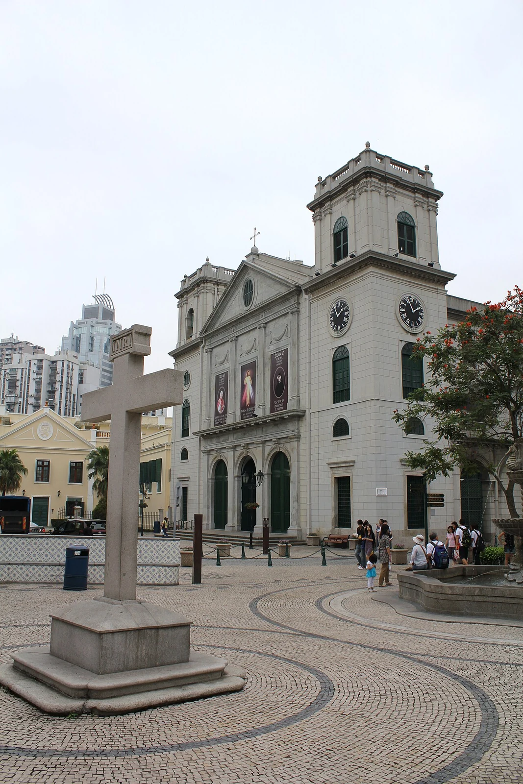 La catedral de Macao y el espacio pavimentado ante ella.
