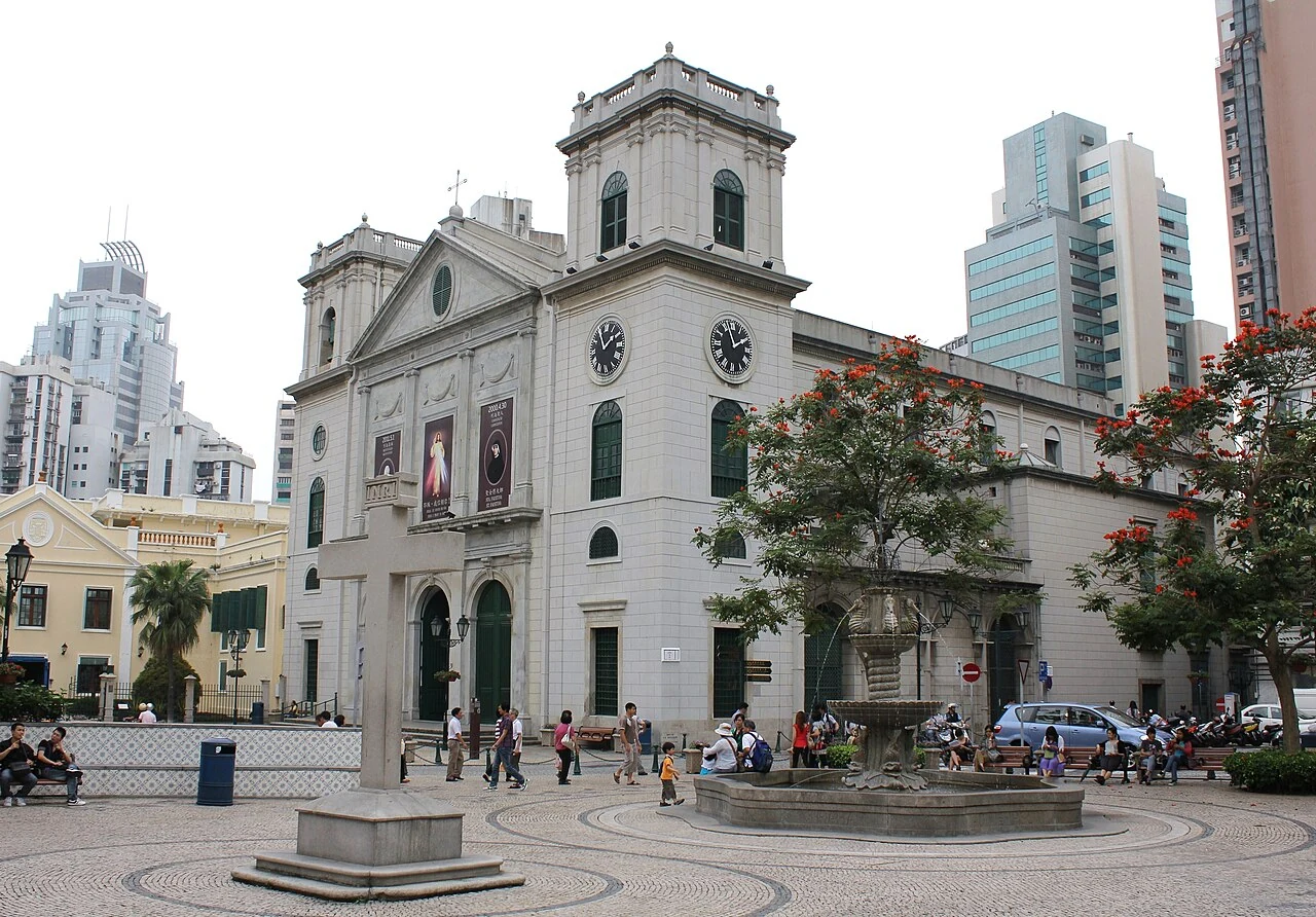 La catedral de Macao y el espacio pavimentado ante ella.