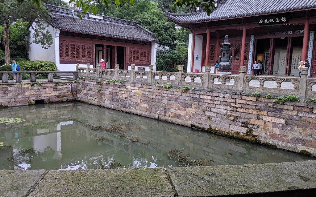 Der Hofteich im Yue-Fei-Tempel