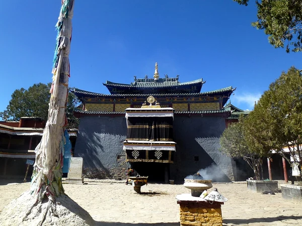Le monastère de Shalu dans la vallée