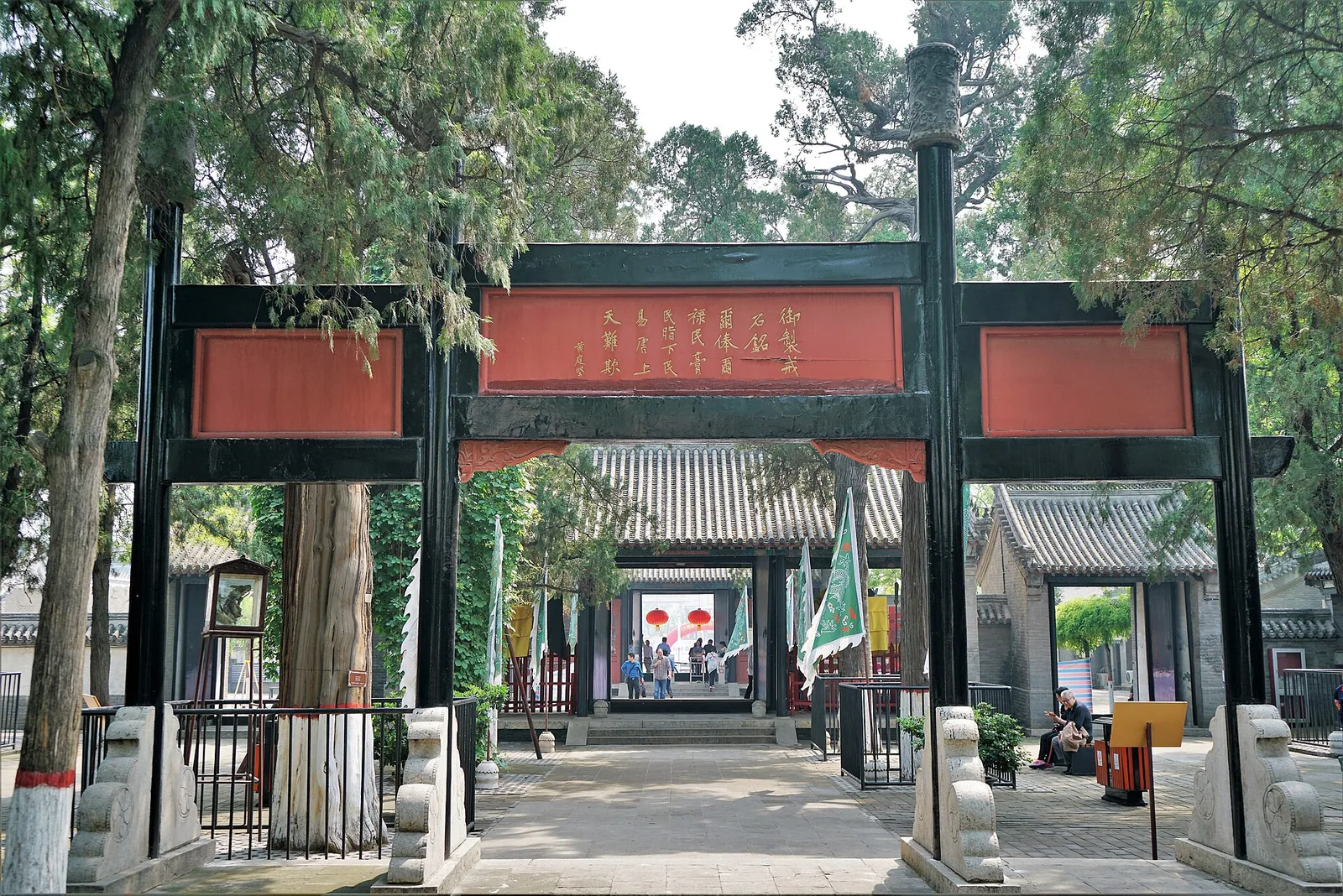 Der Ehrenbogen der Yamen-Anlage des Zhili-Statthalters in Baoding.