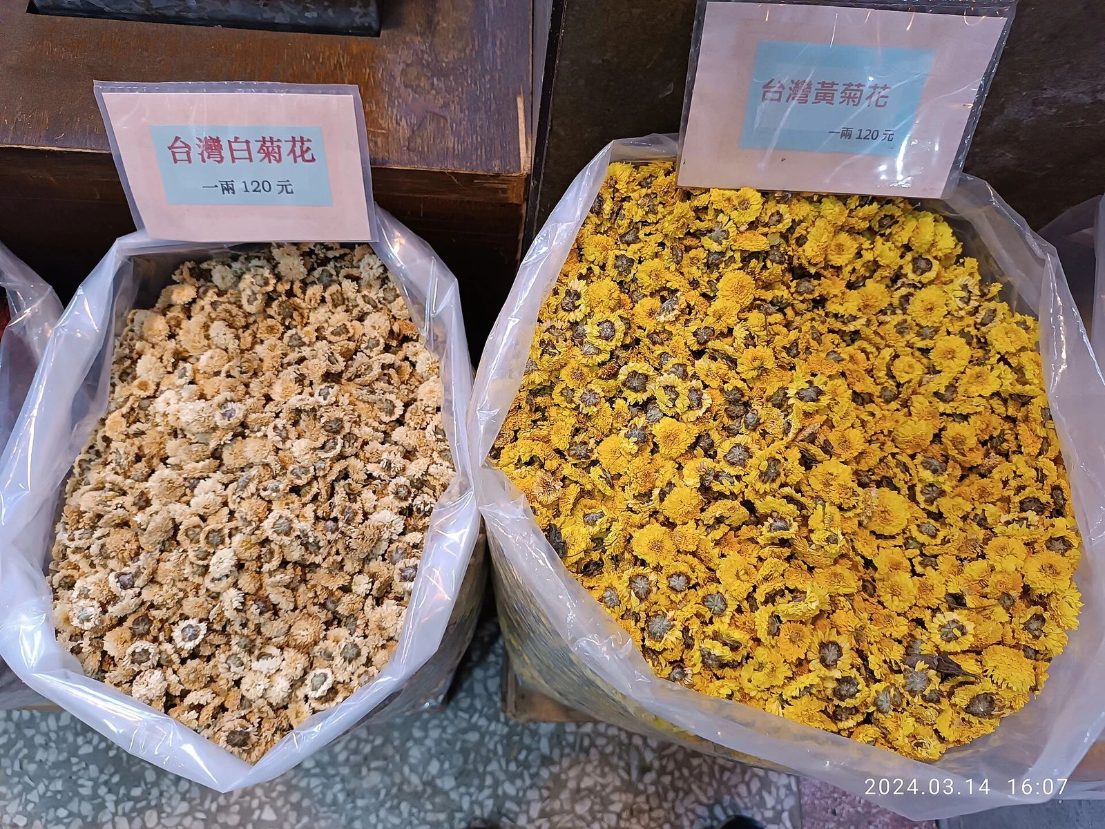 Nach Gewicht verkaufte Chrysanthemenblüten