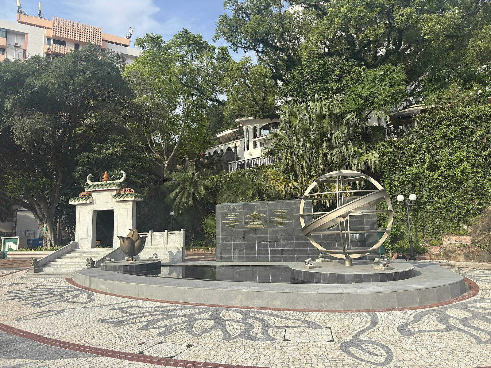 The monument honouring the Macanese diaspora in Macao.