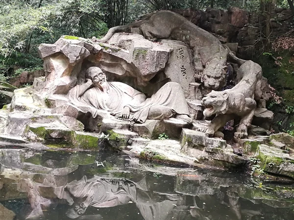 虎跑の夢虎彫刻