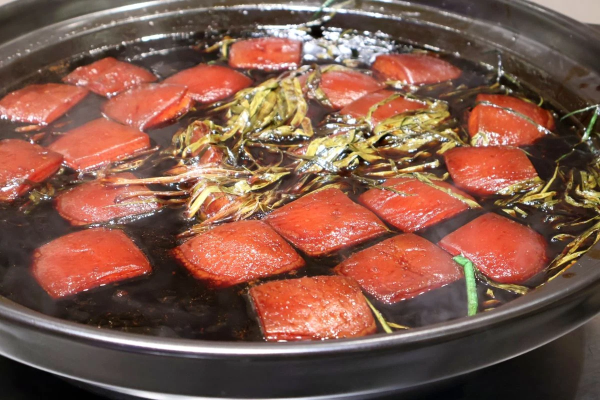 Dongpo pork · On the plate