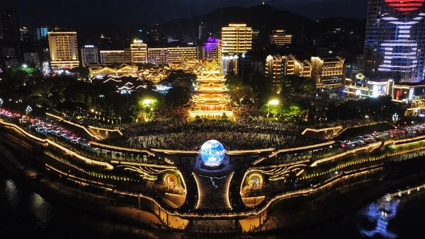 Hejiangmen at night