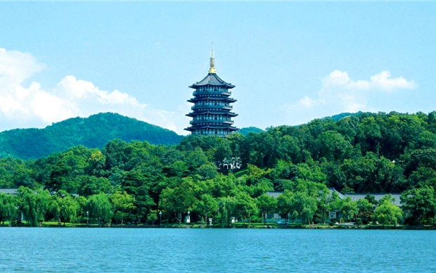 Leifeng Pagoda beside West Lake