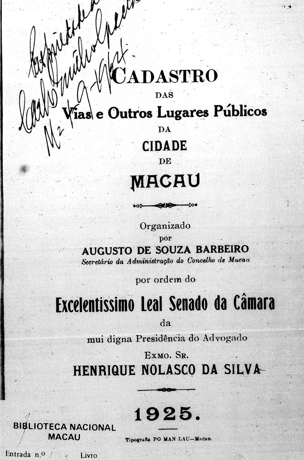 La couverture du registre de 1925 des rues et lieux publics de Macao, document historique.