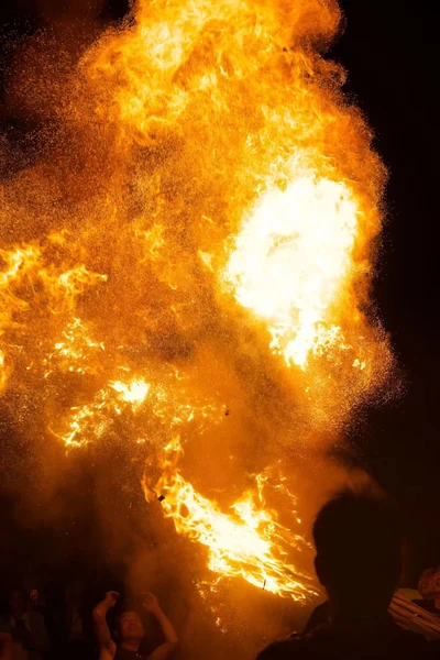 One night of fire, a year of return