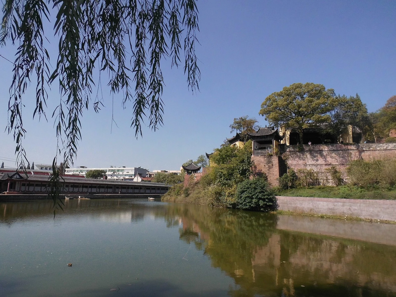 Jardines y pabellones del Acantilado Rojo de Dongpo en Huangzhou, Huanggang.