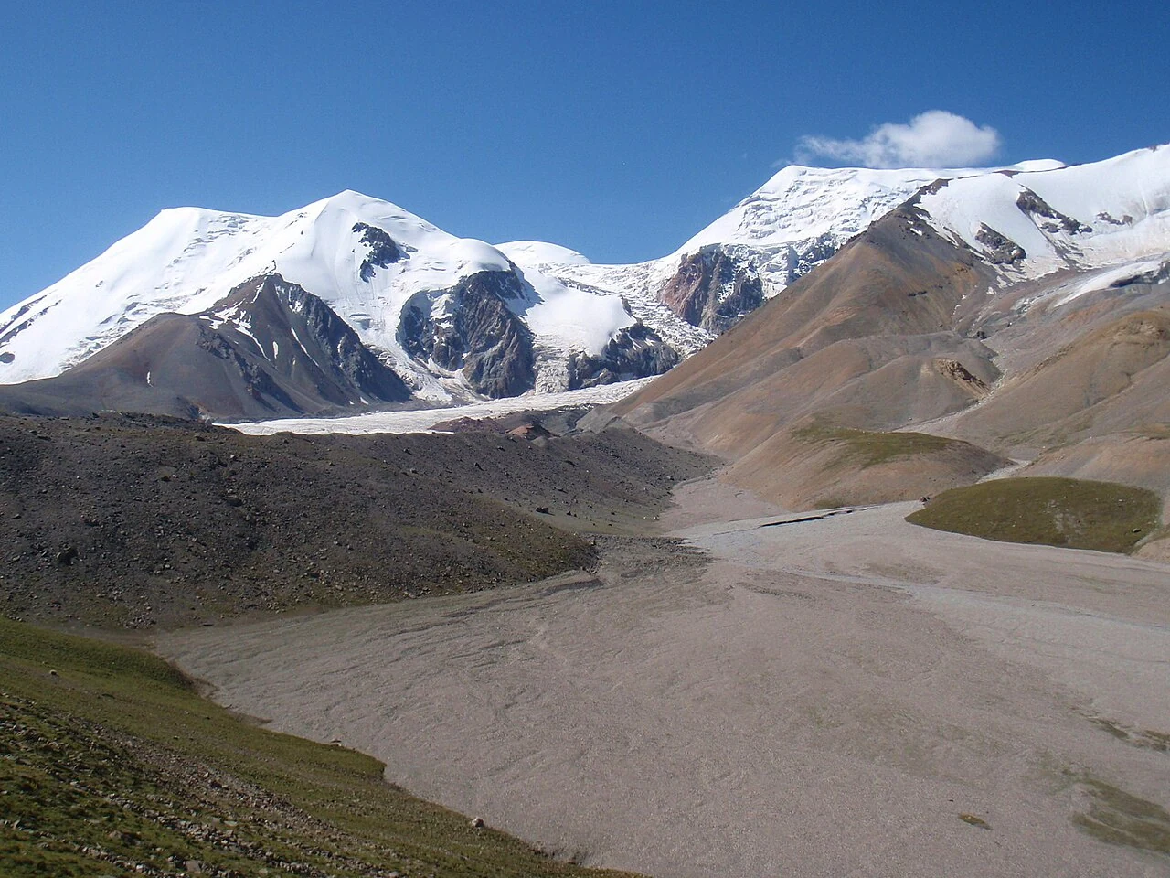 Ani Maqen’s mountain and glacier landscape, photographed in August 2011.